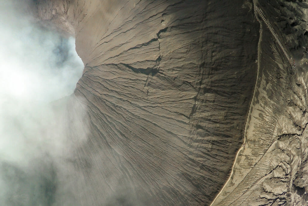 Drohnen-Foto vom aktiven Vulkan Bromo in Indonesien