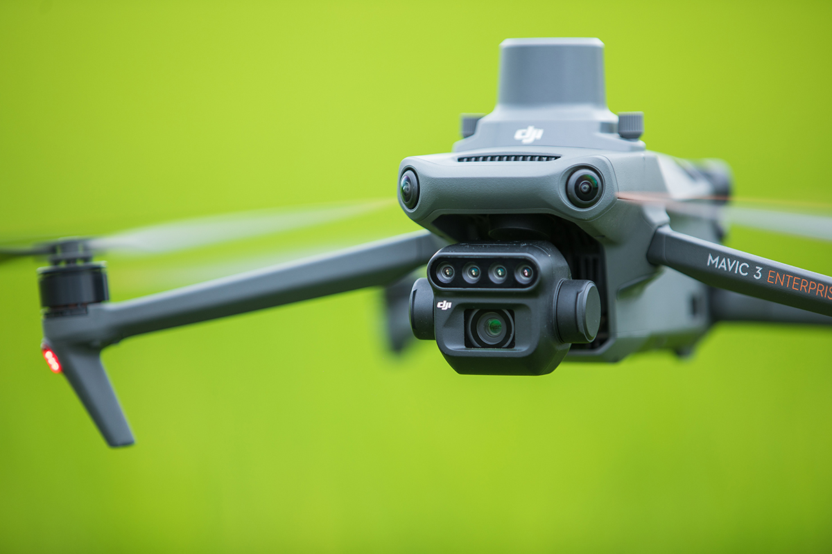 Die Enterprise-Drohne DJI Mavic 3M mit Multispektralkamera und RGB-Kamera